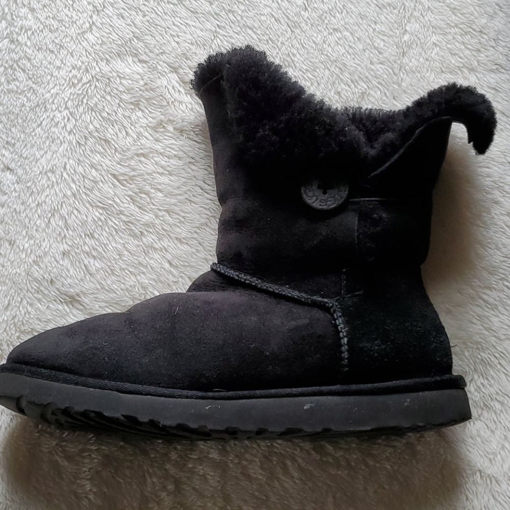 UGG Bailey Button